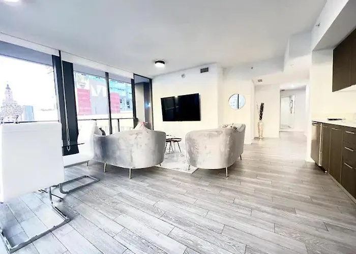 2Br, 2 Baths Lux Downtown Apt Heart Of Austin With Amazing Views, Pool, & Gym