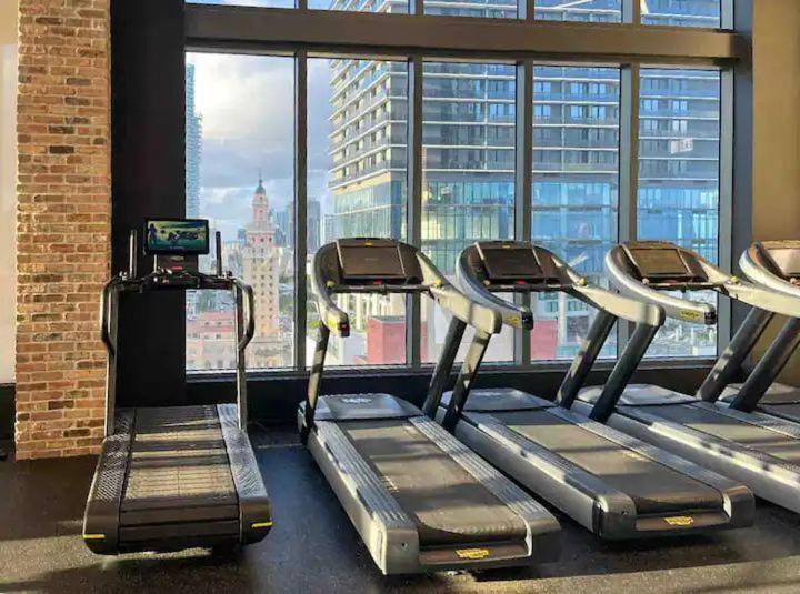 2br, 2 Baths Lux Downtown Heart Of With Amazing Views, Pool, & Gym * Austin