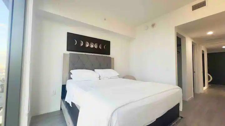 2br, 2 Baths Lux Downtown Heart Of With Amazing Views, Pool, & Gym Appartement *