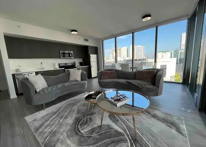 2Br, 2 Baths Lux Downtown Apt Heart Of Austin With Amazing Views, Pool, & Gym