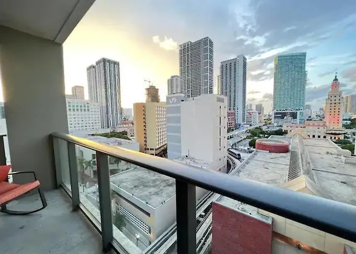 2Br, 2 Baths Lux Downtown Apt Heart Of Austin With Amazing Views, Pool, & Gym