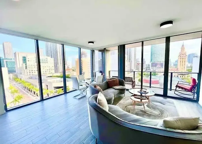 2Br, 2 Baths Lux Downtown Apt Heart Of Austin With Amazing Views, Pool, & Gym