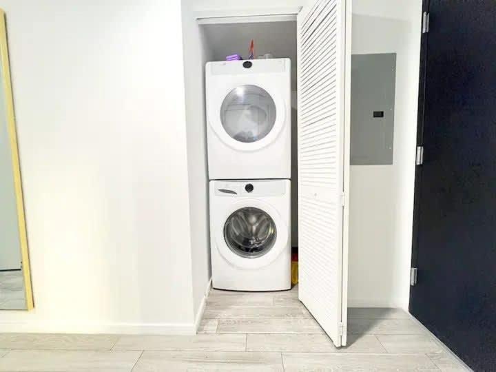 Appartement 2br, 2 Baths Lux Downtown Heart Of With Amazing Views, Pool, & Gym *